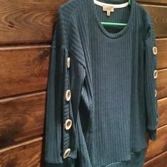 Hunter green top - Picture 2 of 2